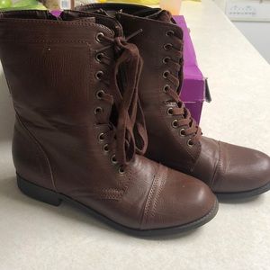 Brown lace up boots (zipper on side)